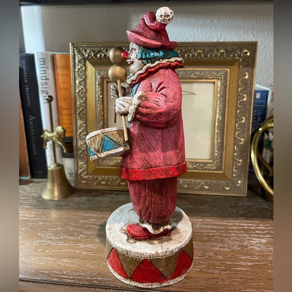 Creepy Clown with music box. Perfect for Halloween! Approx 11”x 4.5” - Picture 12 of 15